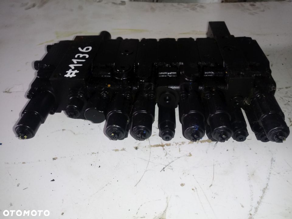 Rozdzielacz hydrauliczny Neuson Kramer 002253315 10 Sekcji - 2