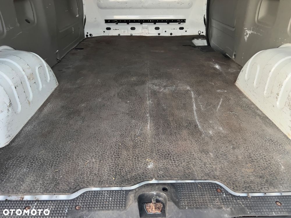 Opel Vivaro - 18