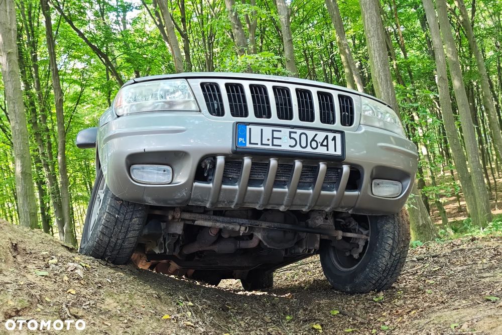 Jeep Grand Cherokee - 12