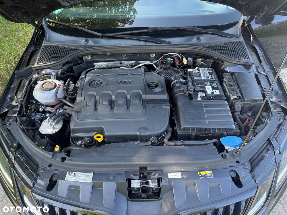 Skoda Octavia 2.0 TDI RS Challenge DSG - 25