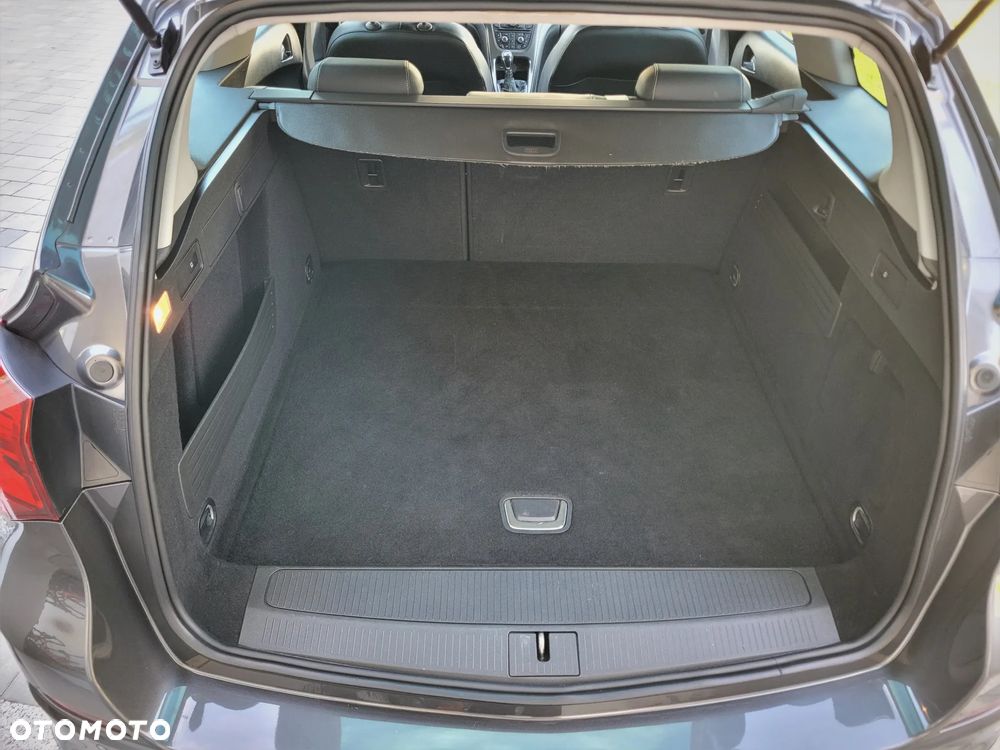 Opel Astra 1.6 Turbo - 11