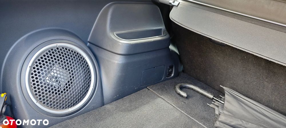 Mitsubishi Outlander Instyle NAVI + - 7
