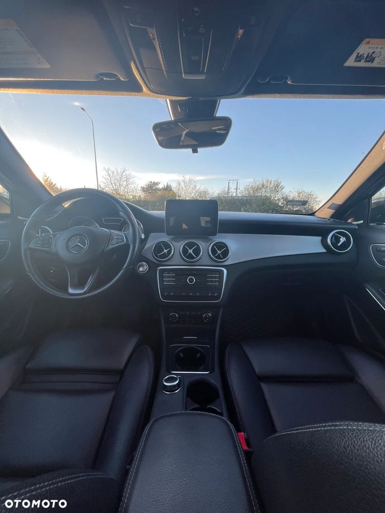 Mercedes-Benz GLA 250 4Matic 7G-DCT - 10