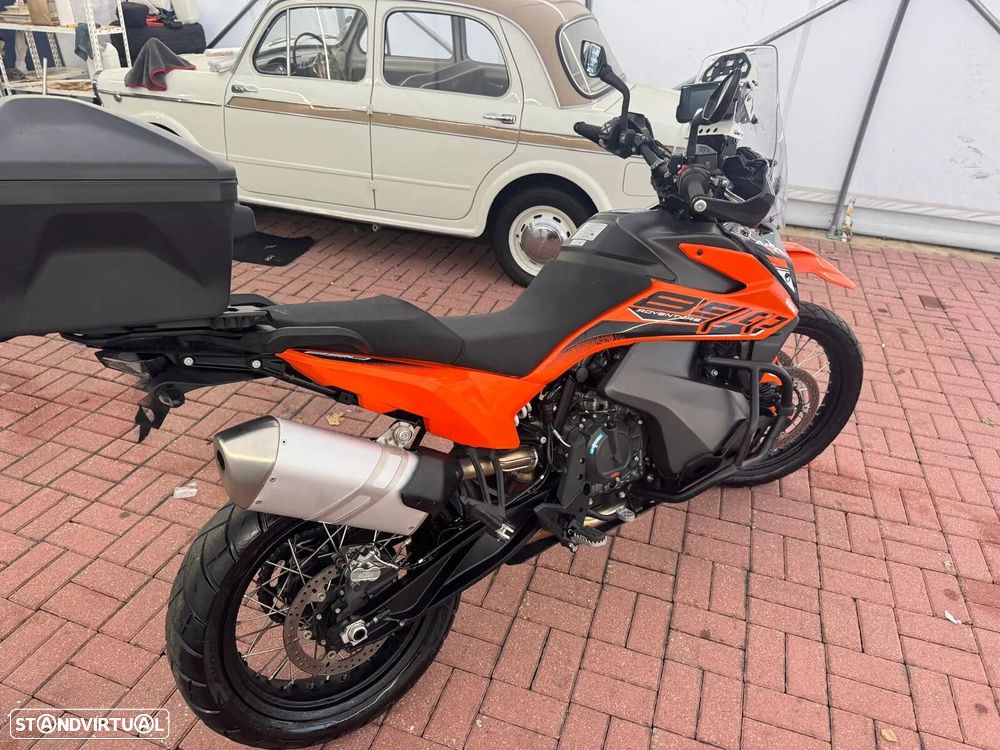 KTM 890 - 18
