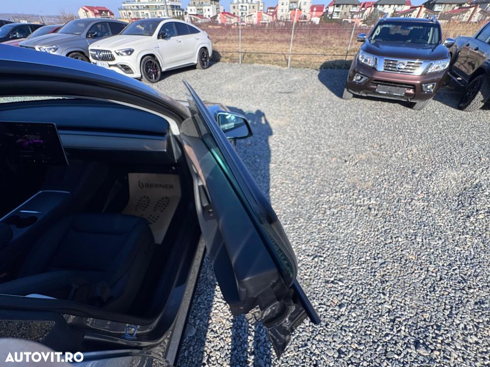 Tesla Model Y Long Range Dual Motor AWD - 18