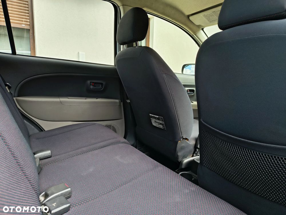 Daihatsu Sirion 1.3 - 23