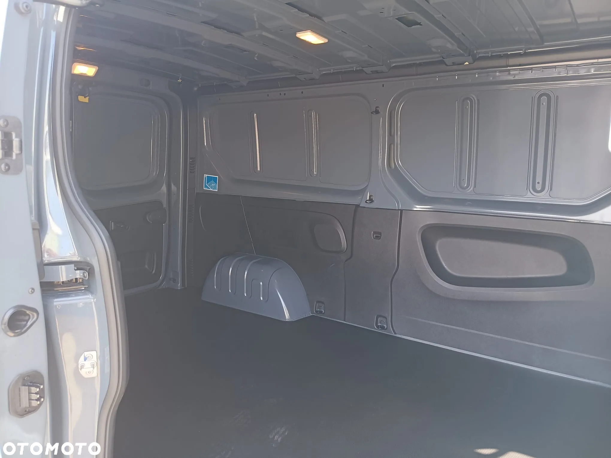 Renault Trafic Furgon L2H1 2.0dCi 130 KM - 6