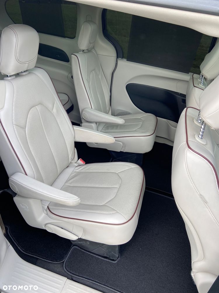 Chrysler Pacifica - 10