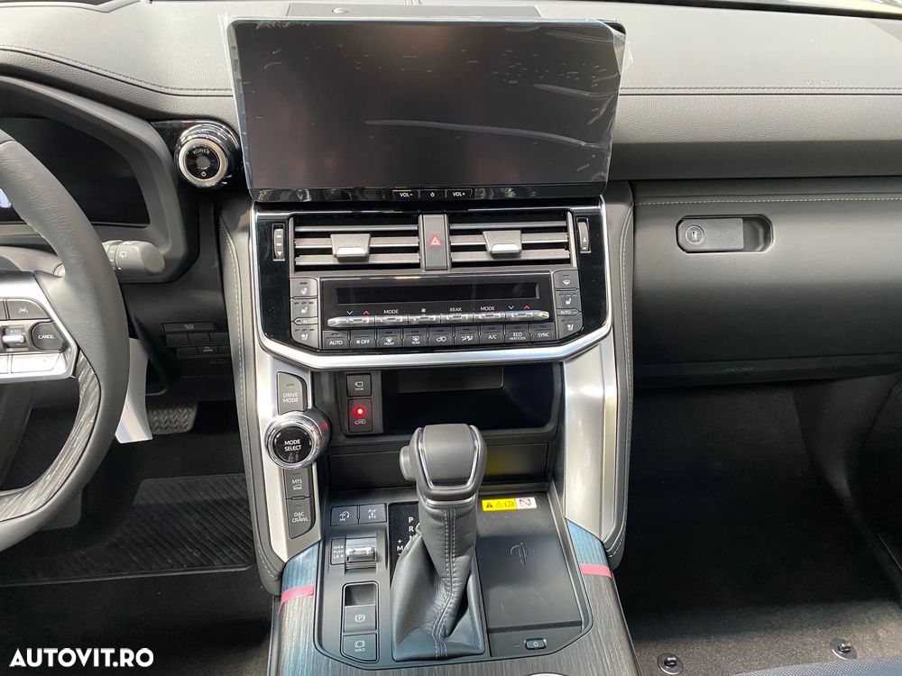 Toyota Land Cruiser 300 - 17