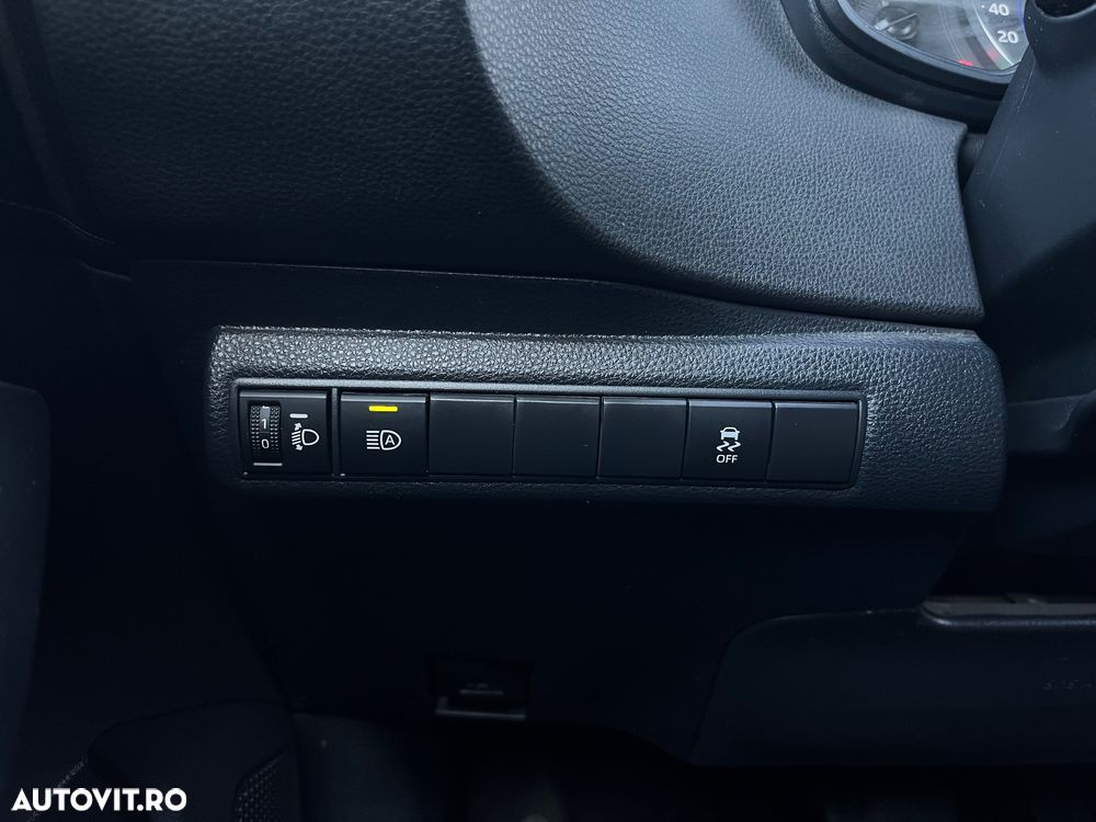 Toyota Corolla Sedan 1.8 HSD Business - 18