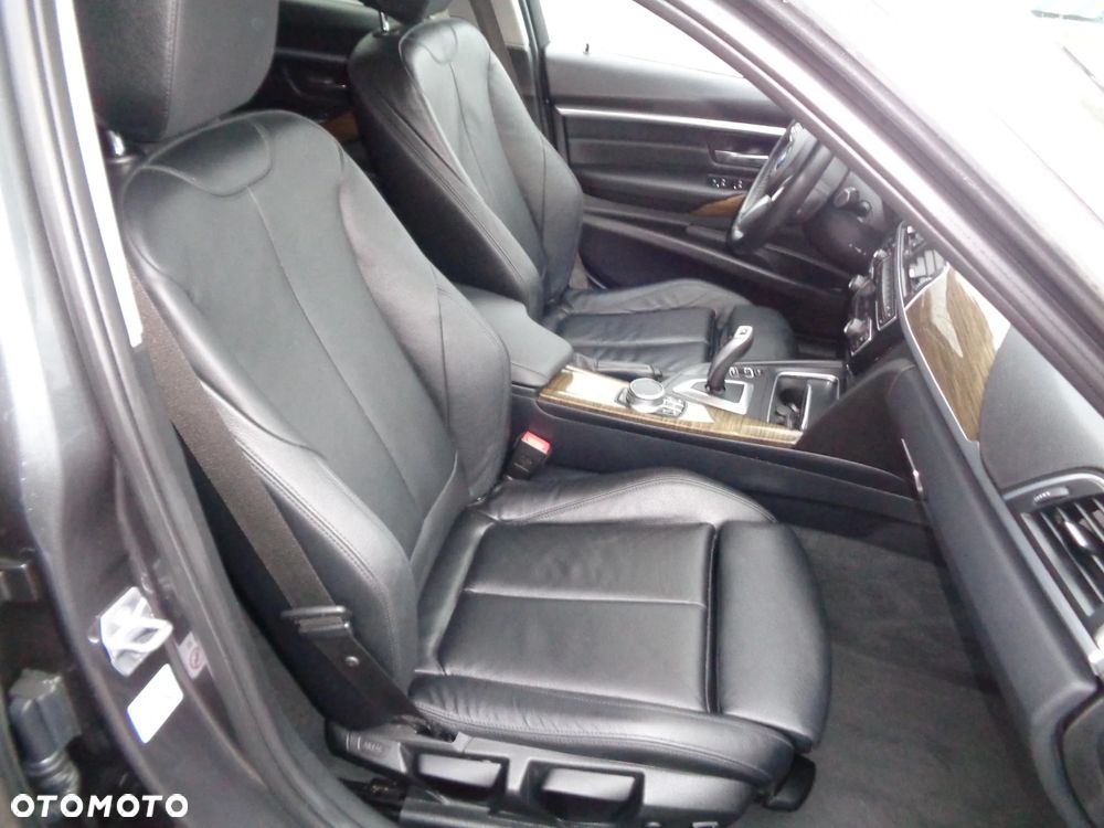 BMW Seria 3 320d xDrive Edition Luxury Line Purity - 24