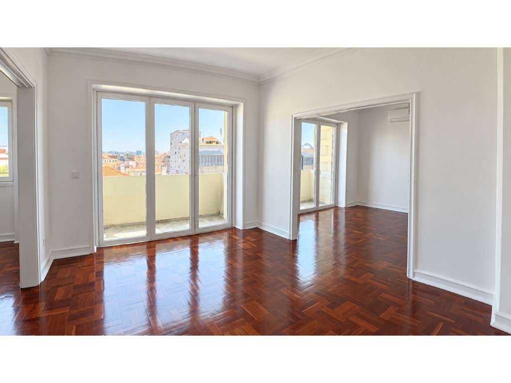 T4 Remodelado com 200 m² na Avenida da Repúblic - Grande imagem: 3/15