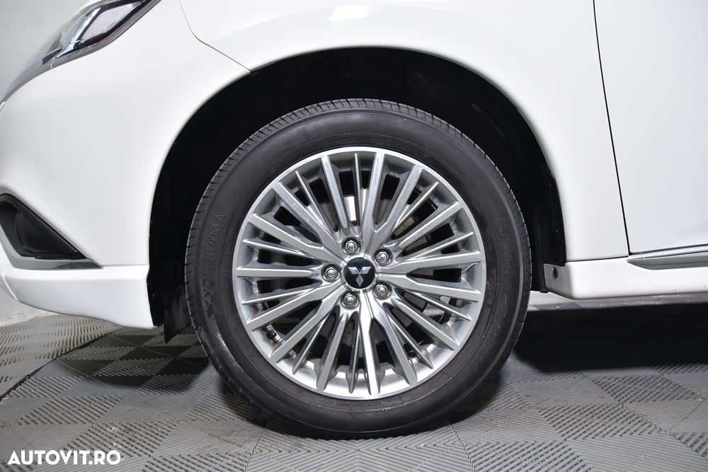 Mitsubishi Outlander - 13