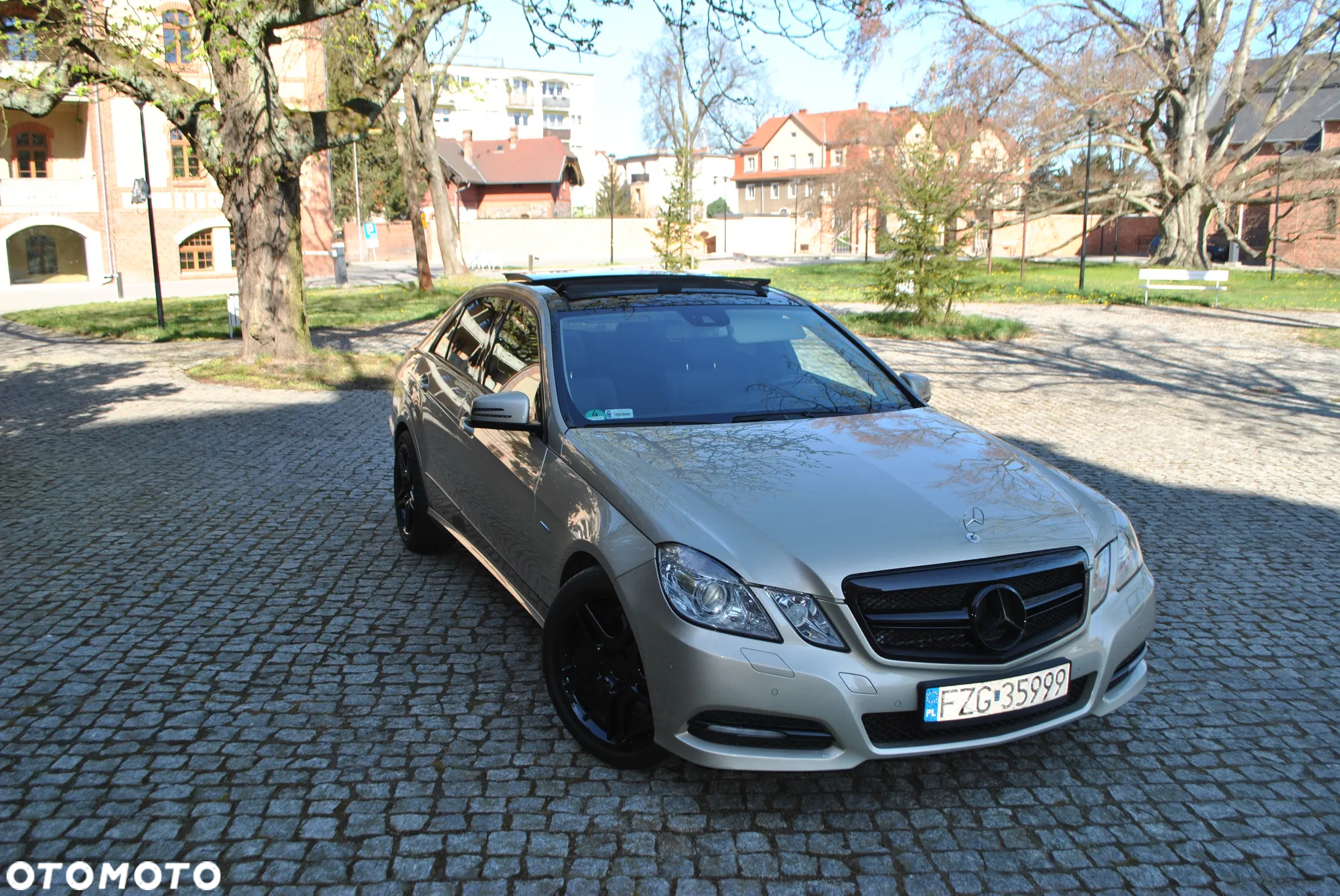 Mercedes-Benz Klasa E 350 T CDI DPF 4Matic BlueEFFICIENCY 7G-TRONIC - 4