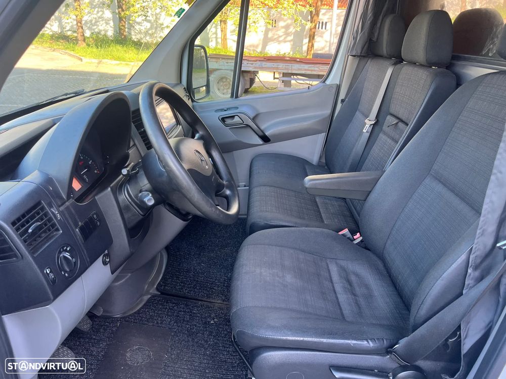 Mercedes-Benz Sprinter 319 - 12