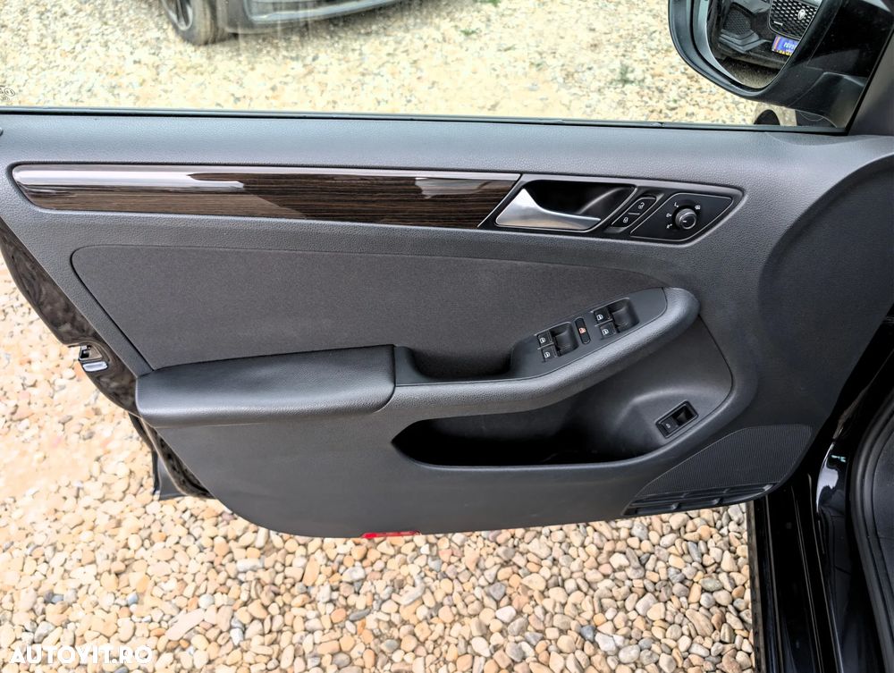 Volkswagen Jetta 2.0 TDI DSG Comfortline - 10