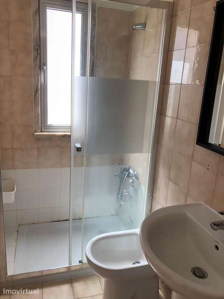 Quarto - localizado em Alameda Lisbon - Grande imagem: 2/14