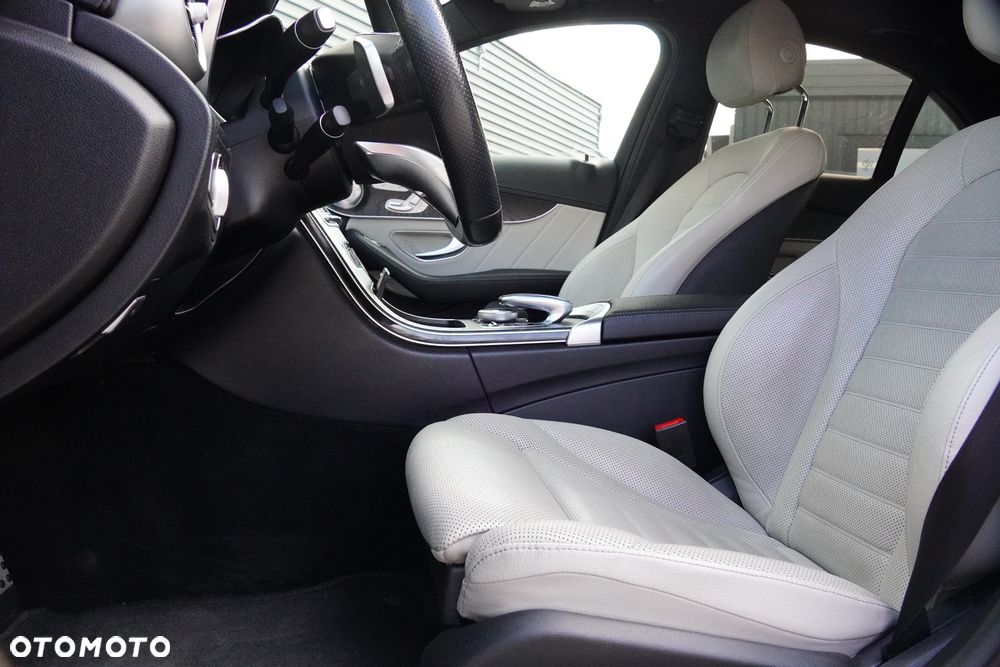 Mercedes-Benz Klasa C AMG 43 4Matic 9G-TRONIC - 22