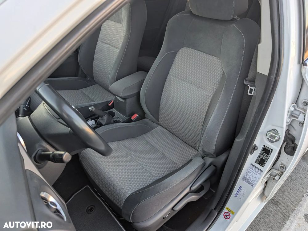 Toyota Auris 1.8 L VVT-i Sol - 18