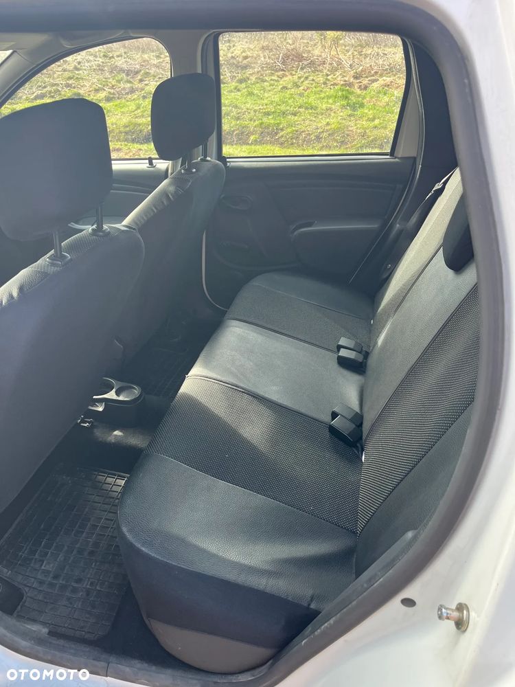 Dacia Duster 1.6 SCe Laureate S&S - 8