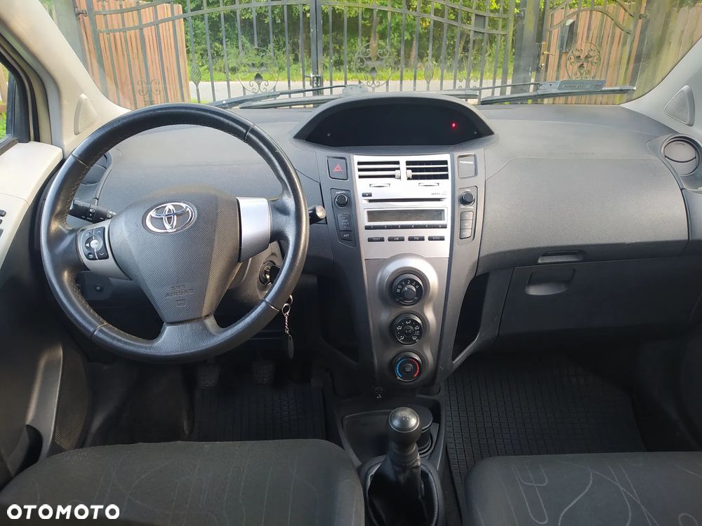 Toyota Yaris 2009 photo 3