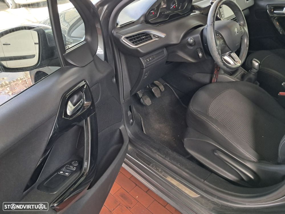 Peugeot 208 1.2 PureTech Style - 4