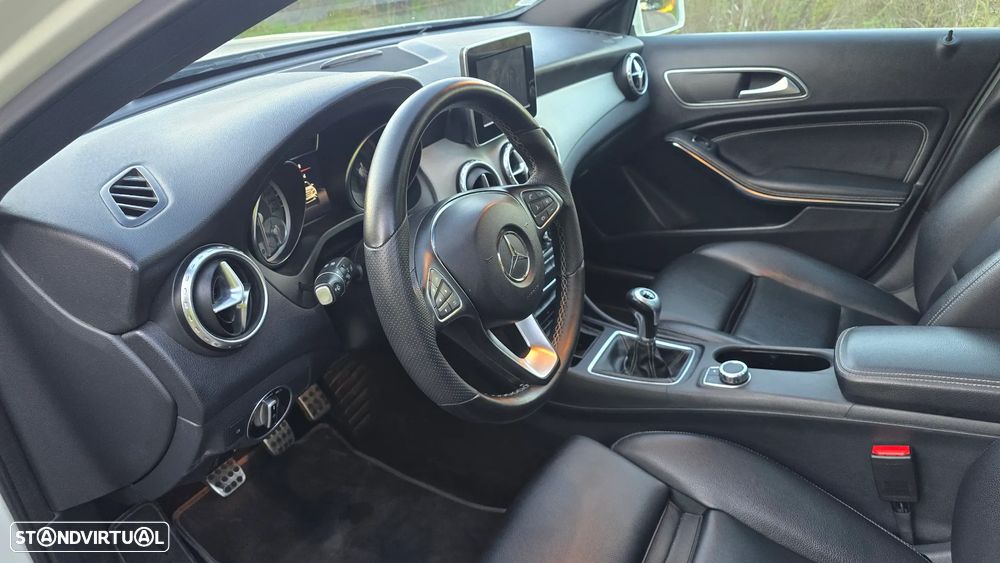 Mercedes-Benz GLA 180 - 26