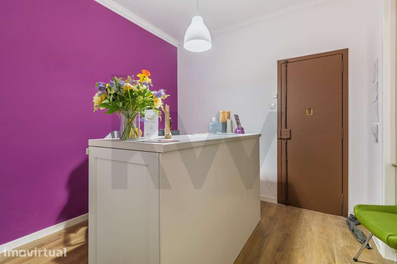 Apartamento com 7 assoalhadas com espaço exterior junto ao Saldanha - Grande imagem: 2/29