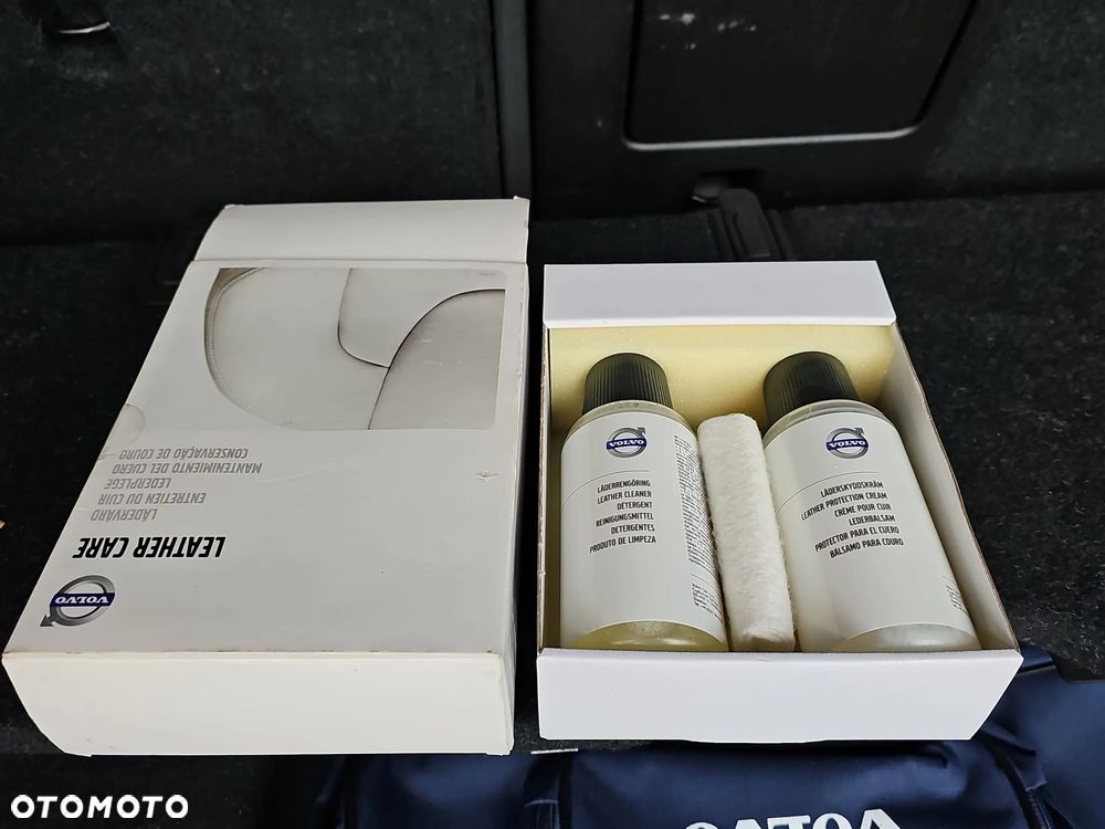 Volvo XC 40 T4 AWD Momentum Pro - 24