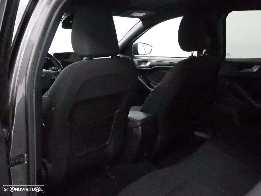 Ford Focus 1.0 EcoBoost MHEV ST-Line - 28