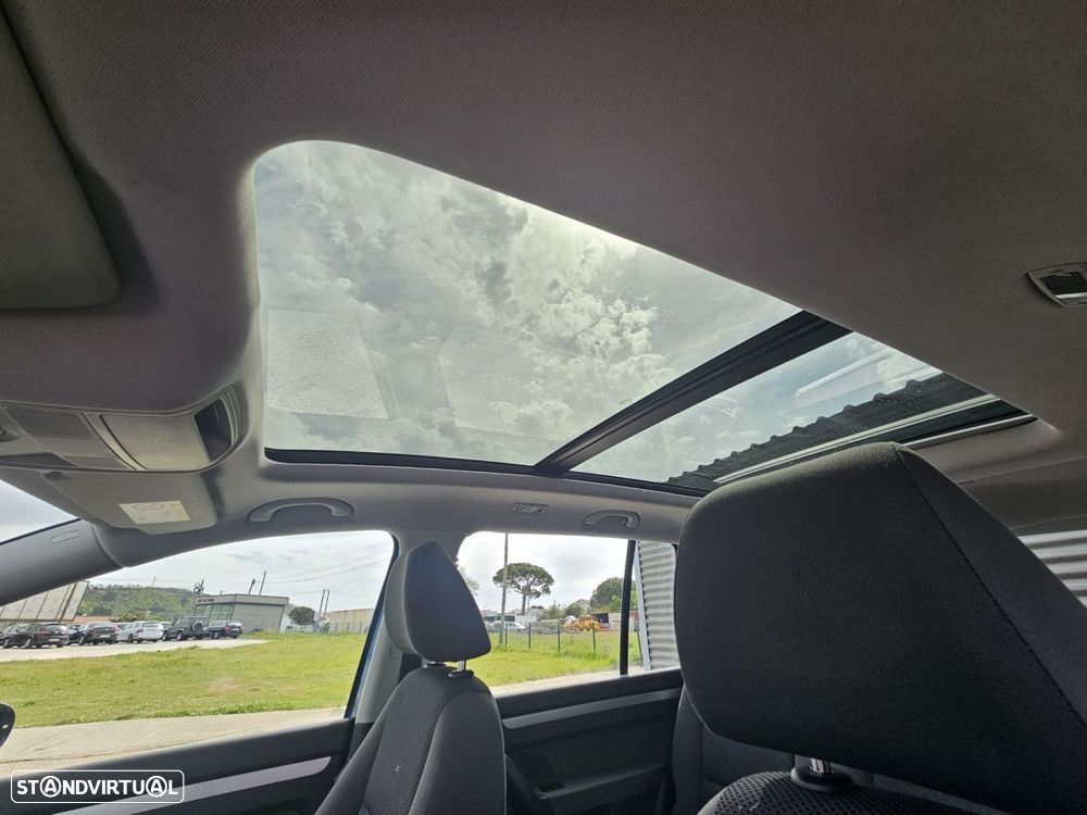 VW Touran 1.6 TDI Blue.Trendline 7L - 47