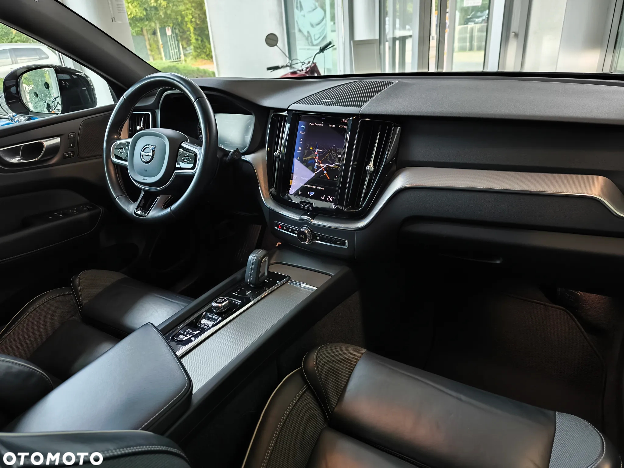 Volvo XC 60 D5 AWD R-Design - 14