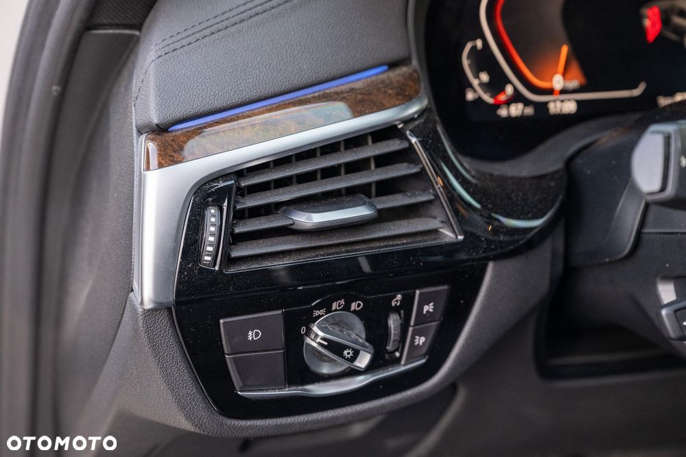 BMW Seria 5 530i M Sport Edition - 24