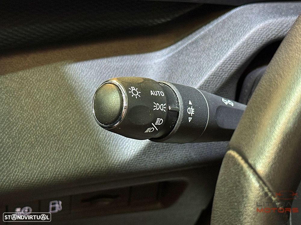 Peugeot 308 SW 1.6 Hybrid Allure e-EAT8 - 24