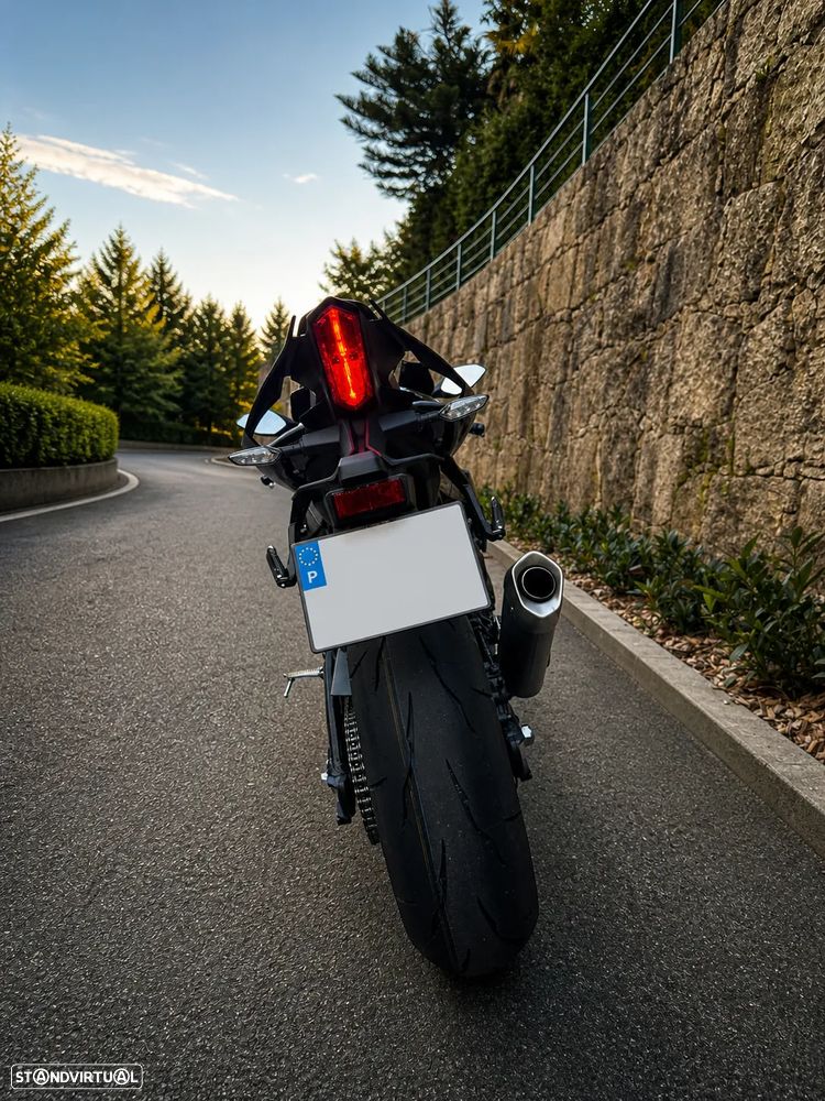 Yamaha YZF R1 - 16
