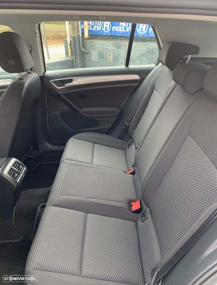 VW Golf 1.6 TDI Confortline - 13