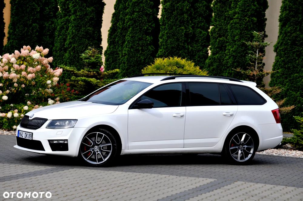 Skoda Octavia Combi 2.0 TDI DSG RS - 3