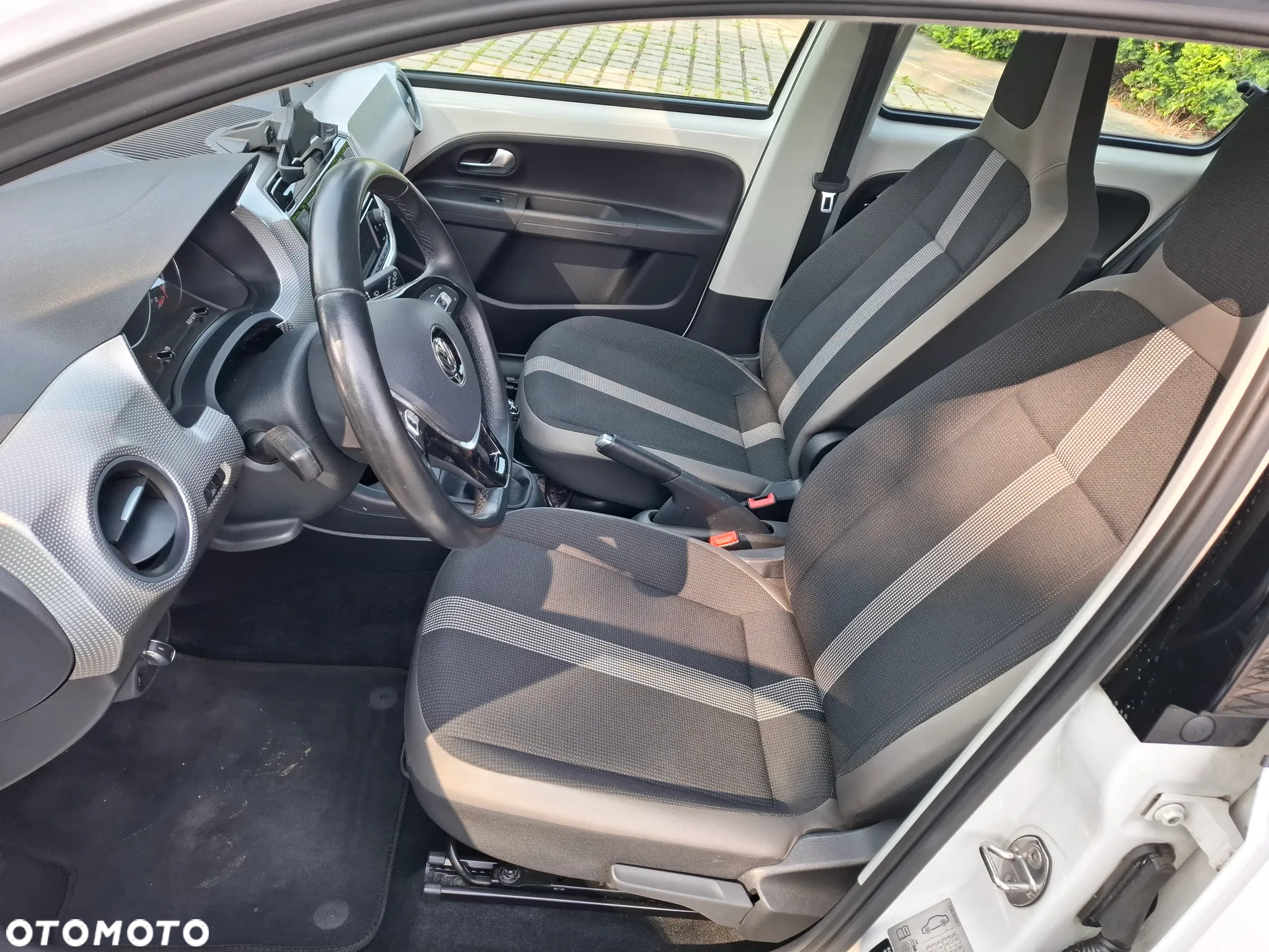 Volkswagen up! 1.0 TSI high - 10