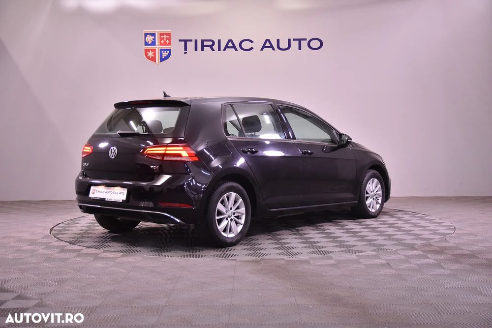 Volkswagen Golf - 5