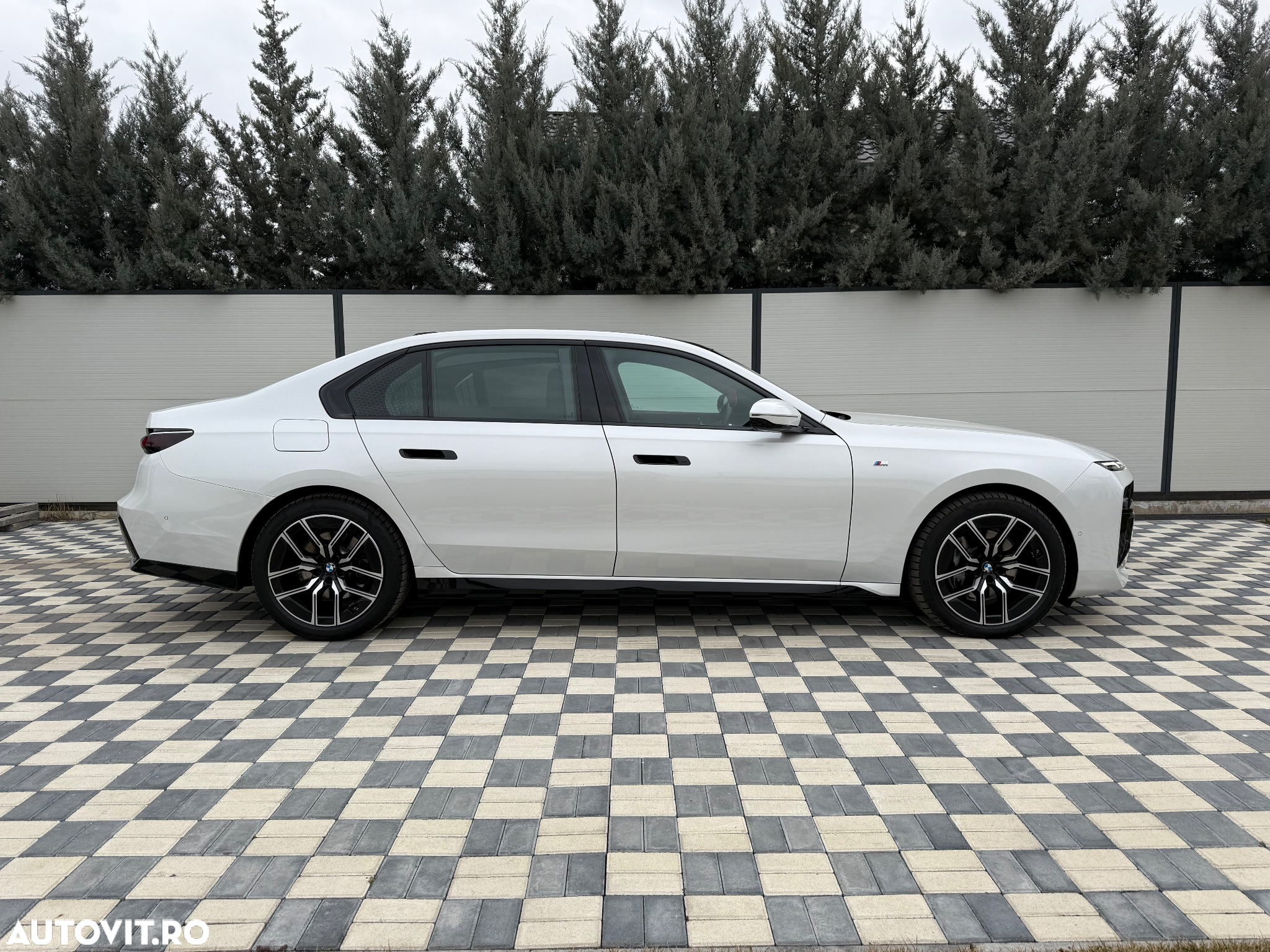 BMW Seria 7 740d xDrive MHEV - 4