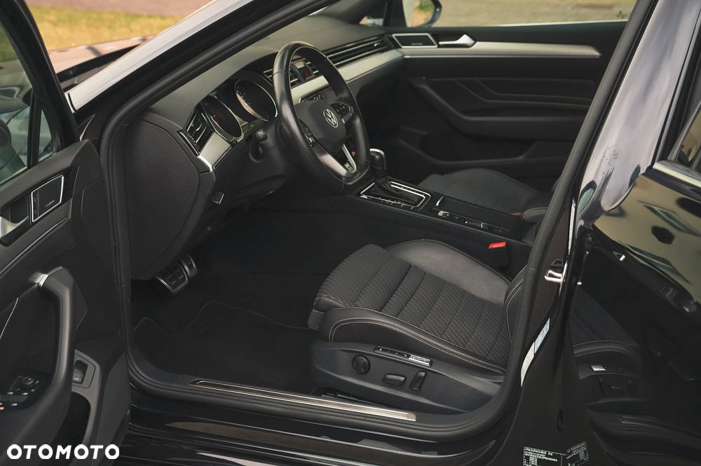 Volkswagen Passat Variant 2.0 TDI SCR DSG R-Line - 18