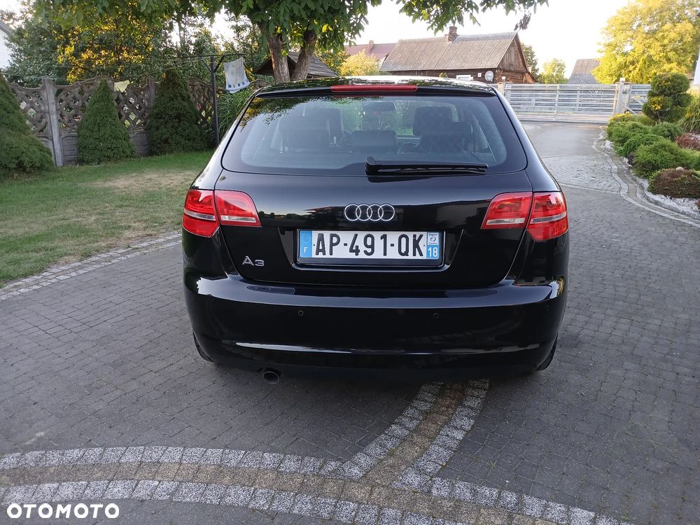 Audi A3 Sportback 1.6 TDI DPF S tronic S line Sportpaket - 9