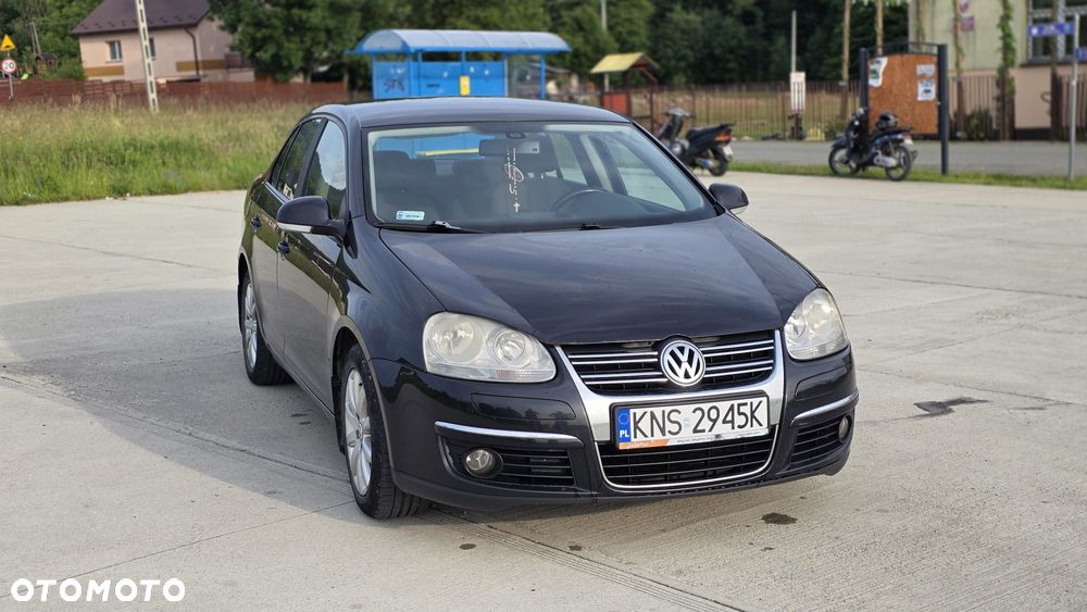 Volkswagen Jetta - 1