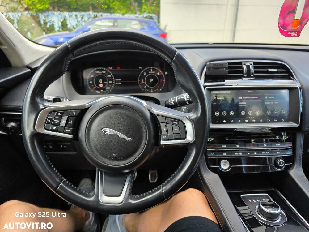 Jaguar F-Pace 20d AWD Pure - 6