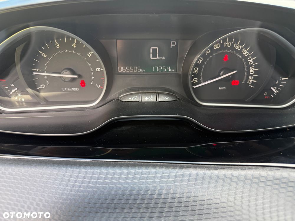 Peugeot 2008 1.2 Pure Tech GPF Style S&S EAT6 - 11