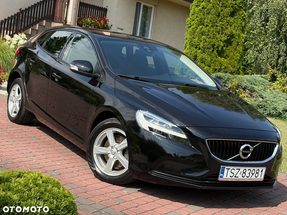 Volvo V40 T2 Momentum - 1