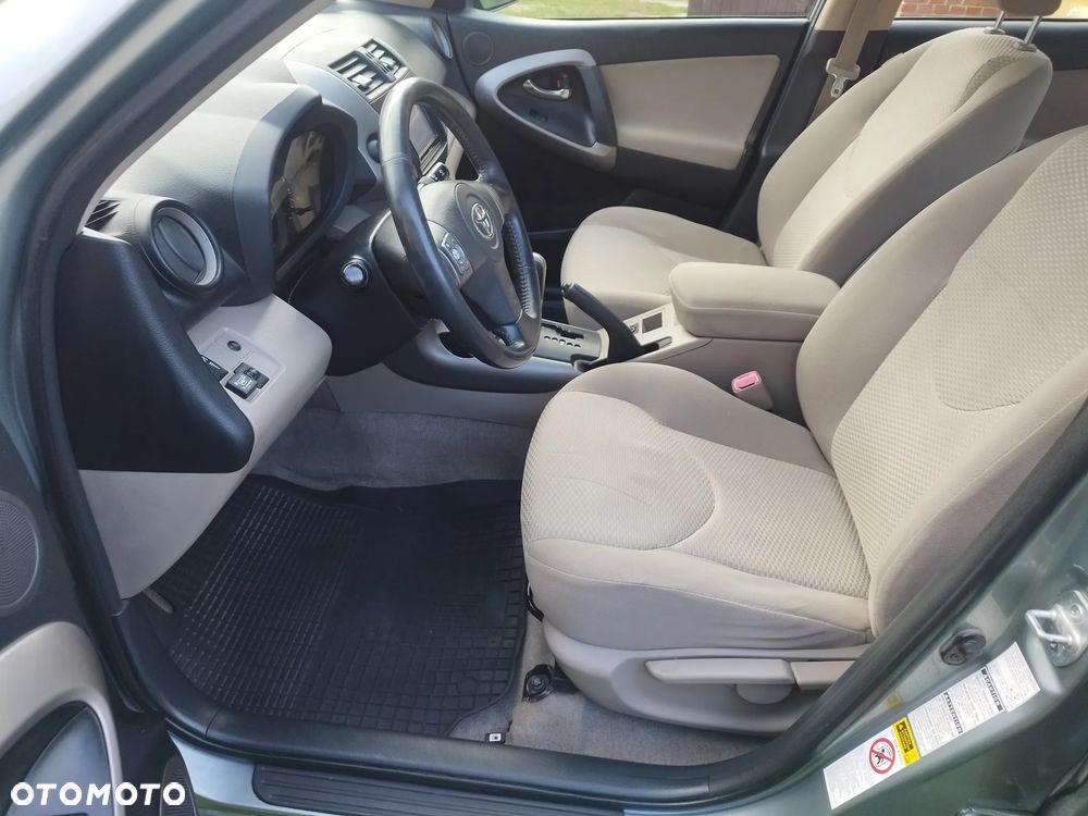 Toyota RAV4 - 10