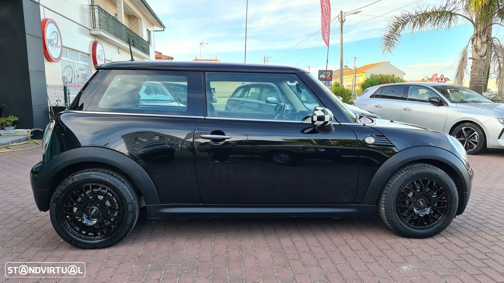 MINI 3 Portas One D - 11