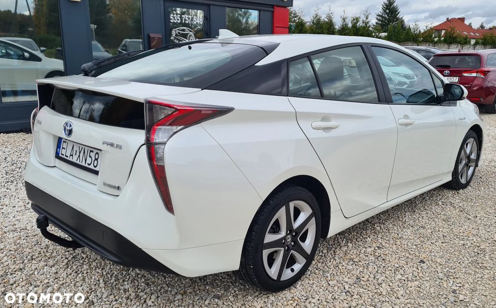 Toyota Prius Hybrid - 16