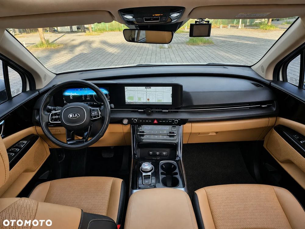 Kia Carnival - 12